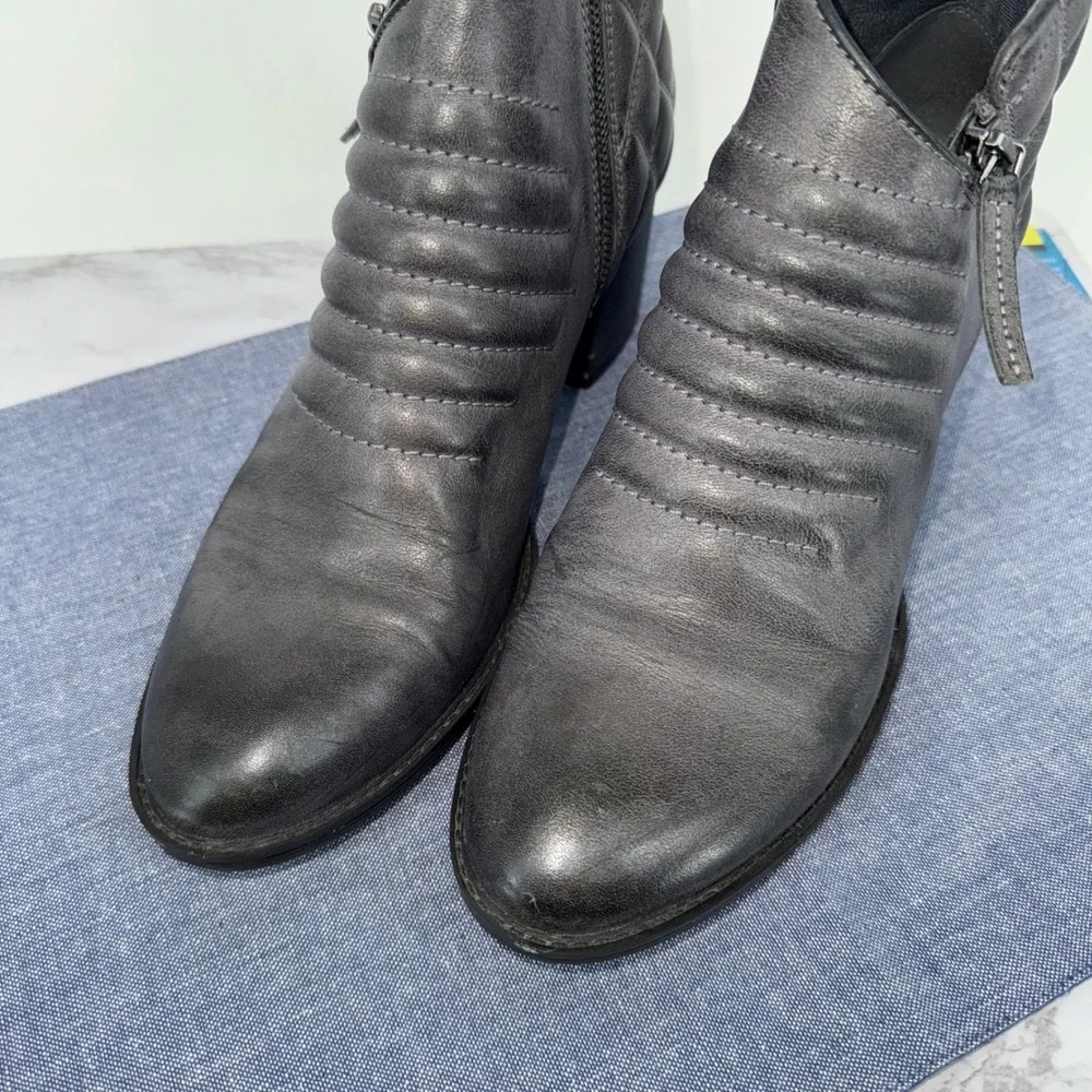 Clarks Movie Retro Quilted Leather Side Zip Ankle Boots Block‎ Heel Gray Sz 9.5